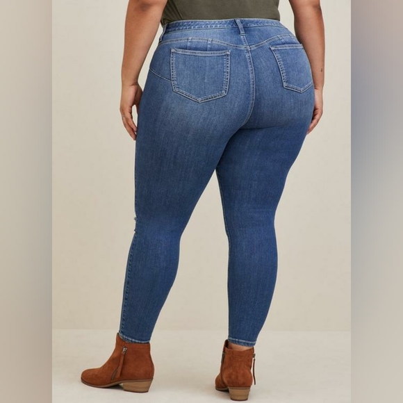 Torrid Bombshell Skinny Premium Stretch High-Rise Button Fly Jeans - Picture 5 of 14